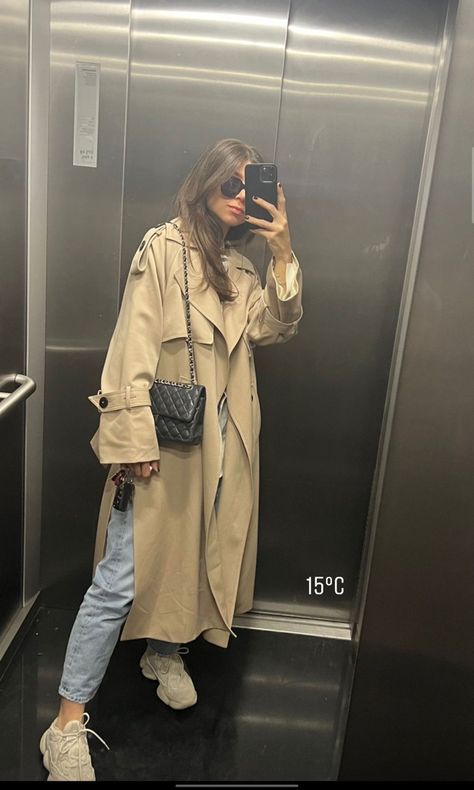 Beige Trench Coat Aesthetic, Ootd Trench Beige, Gabardine Outfit, Beige Wool Coat Outfits, Trench Coat Ideas, Comfy Aesthetic Outfits, Modest Streetwear Fashion, Wool Coat Outfits, Trenchcoat Outfits