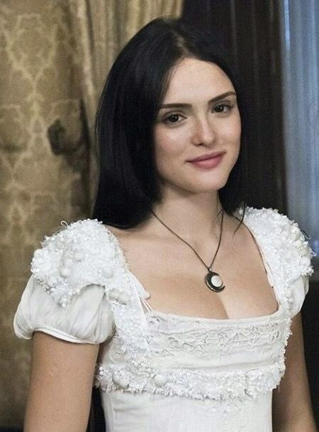 Actresses With Black Hair, Isabelle Drummond, British Actresses, Face Claims, Pretty Face, Woman Face, Pretty People, A Woman, White Dress