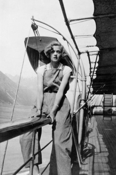 Daphne Du Maurier, Writers, Black And White, White, Black