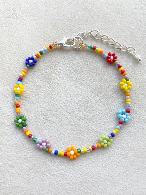 Rainbow Daisy Chain Flower Bracelet/Anklet, Tiny Seed Bead Daisy, Glass Beaded Flowers, Rainbow Gift, Floral Bracelet, Boho Bracelet, Rainbow Pride Jewellery, Boho Jewellery, Pride Gift  Pretty daisy chain bracelet/anklet, perfect for the summer, made with high quality toho glass seed beads and hand stitched with fireline for the lasting durability. It is super lightweight and easy to wear on its own or stackable with other bracelets, or anklet. Please Note:  The extender chain is only available Bead Daisy, Daisy Chain Bracelet, Daisy Jewellery, Rainbow Daisy, Beaded Diy, Flowers Rainbow, Бисер Twin, Pride Jewellery, Gelang Manik-manik