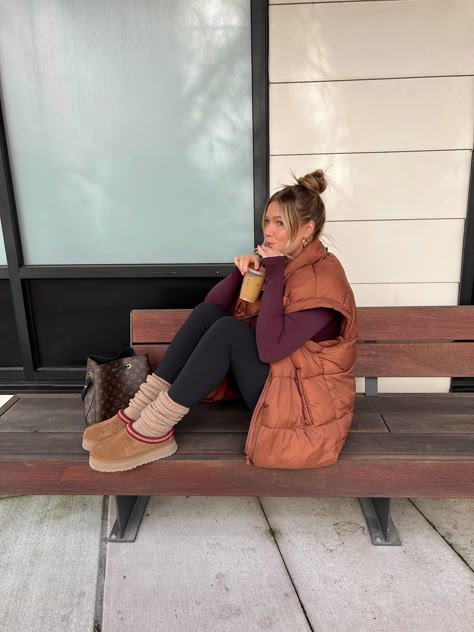 August Clothes Outfits, Thick Fall Outfits, Mama Fall Outfits, Tshirt And Sneakers Outfit, Comfy Coffee Shop Outfit, Bre Sheppard Outfits, Cute Coffee Shop Outfits, Fall Post Partum Outfits, Fall Outfits Everyday