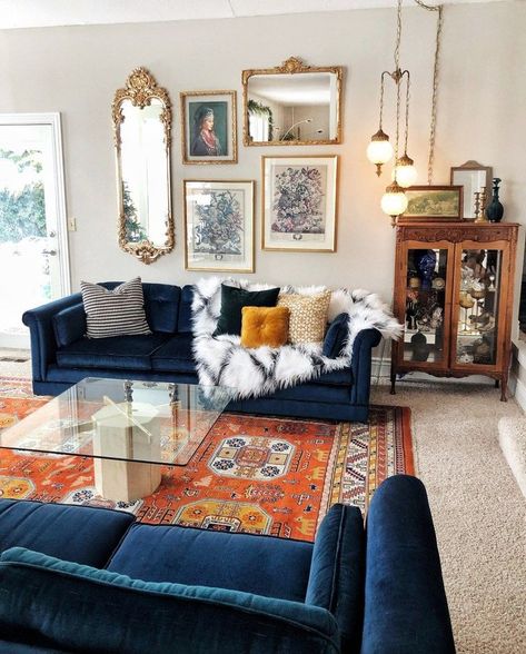 Colorful Eclectic Living Room, Reka Bentuk Ruang Tamu, Hiasan Dalaman Rumah, Reka Bentuk Dalaman, 70s Home, Decor Eclectic, Eclectic Bedroom, Eclectic Living Room, Living Room Spaces