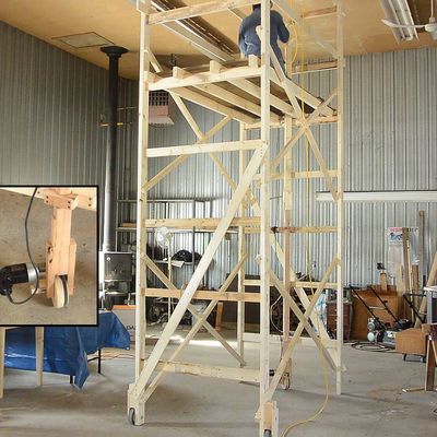 Extreme DIY: Matthias Wandel's Drill-Driven Motorized Scaffold Diy Scaffolding Ideas, Diy Scaffolding, Wood Scaffolding, Wooden Scaffolding, Scaffolding Design, Scaffolding Parts, Scaffolding Wood, Aluminium Scaffolding, Mid Century Remodel