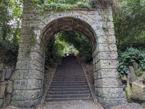 Kirkstall Abbey, Beautiful Wildlife, Leeds City, Stone Fountains, Bowling Green, Gorgeous View, City Streets, Stunning View, Public Transport