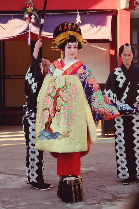 Tayuu Oiran, Pretty Kimono, Kabuki Costume, Pretty Kimonos, Japanese Traditional Clothing, Kimono Japan, Japanese Warrior, Kimono Design, Traditional Japanese Art