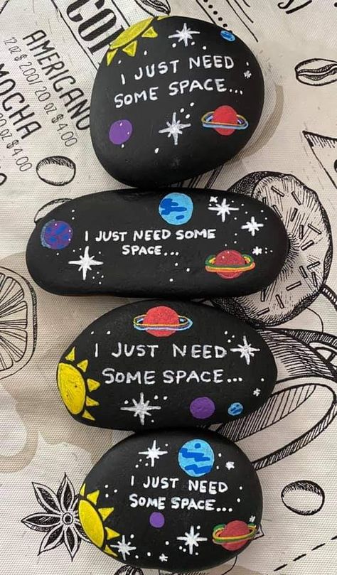 Black Painted Rocks Ideas, Kindness Rock Garden Ideas, Black Painted Rocks, Back To School Painted Rocks, Rock Painting Ideas Easy Funny, Positive Rock Painting Ideas, Easy Things To Paint On Rocks, Painted Rocks Ideas Creative, Cute Rock Painting Ideas Easy