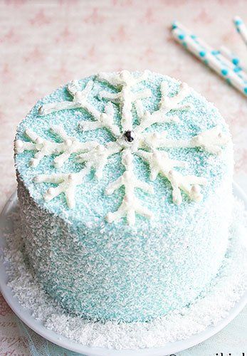 Torte Frozen, White Chocolate Snowflakes, Jul Kaka, Winter Wonderland Cake, Christmas Themed Cake, Snowflake Cake, Cakes To Make, Tree Box, Christmas Cake Decorations