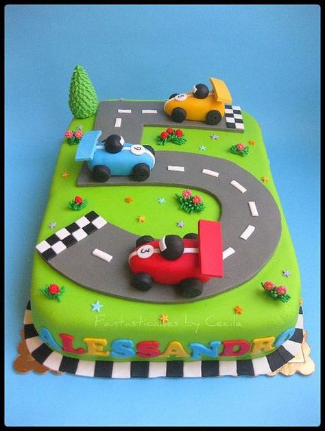 Race Track Cake, Toffee Cupcakes, Lightning Mcqueen Birthday Cake, Disney Themed Cakes, Mcqueen Cake, Race Car Cakes, Cars Birthday Cake, 5th Birthday Cake, Disney Birthday Cakes