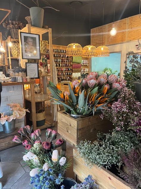 Flower Shop Aesthetic Interior, Market Stands, Flower Studio, Pretty Little Liars, Flower Shop, Florist, Lily, Flowers