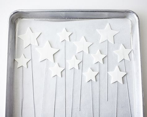 DIY Glittery Star Cake Toppers | Stars & Stripes Cake by Cakegirls for TheCakeBlog.com Fondant Stars, Hulk Cake, Stars Cake, Sparkly Cake, Wire Cake Topper, Chocolate Stars, Striped Cake, Star Cake, Cake Tips