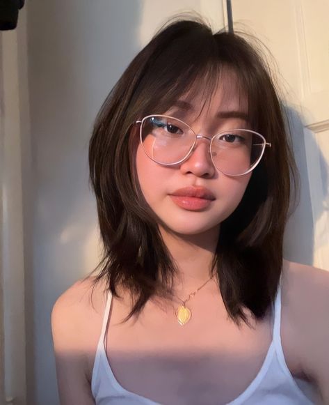 Female Haircuts For Round Faces, Haircut Diamond Face Shape, Asian Girl With Glasses, Tomboy Korean, Diamond Face Haircut, Diamond Face Shape Hairstyles, Hair For Round Face Shape, Diamond Face Hairstyle, Tomboy Haircut