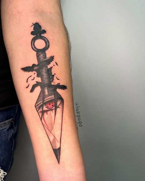 Brother Anime Tattoo, Kuni Tattoo Naruto, Anime Tattoos Itachi, Itachi Arm Tattoo, Kuni Knife Tattoo Naruto, Anime Brother Tattoos, Itachi Tattoos Ideas, American Traditional Naruto Tattoo, Mens Anime Tattoo