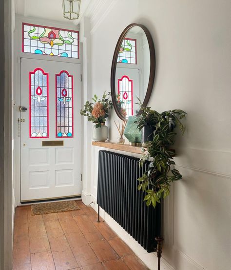 Small House Uk, Flat Hallway Ideas, 1930 House Renovation, Edwardian Hallway, Terrace House Interior, Cottage Hallway, Stairs And Hallway Ideas, Painted Radiator, Victorian Hallway