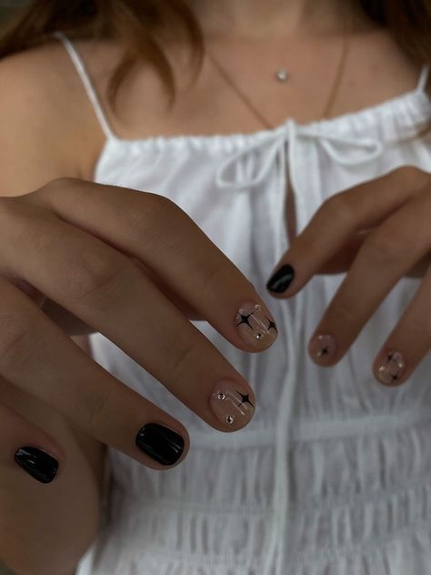 Black Manicure With Design, Valentine’s Gel Nails, Nub Nail Designs, Nail Designs Small Nails, Old Fashion Nails, Short Natural Nails Black, Short Nail Designs Minimal Black, Plain Nails With Design, Neutral Valentines Nails Short