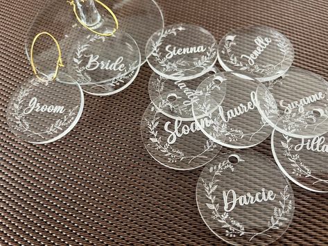 Give your guests a wedding, engagement, and bridal shower favour that they will truly cherish. This charm can be used as a party favour, decor, or wine charm for your guests. Wine Glass Charms Wedding, Wedding Wine Charms, Wine Glass Tags, Wine Glass Designs, Wine Glass Charm, Rustic Wedding Decorations, Diy Wine Glasses, Table Name Cards, Custom Wine Glass