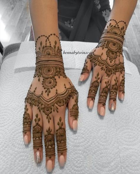 Indian Henna Designs, Henna Designs Back, Henna Flower Designs, Cute Henna Designs, Henna Style Tattoos, Arabic Henna Designs, Henna Inspired Tattoos, Cute Henna, Indian Henna