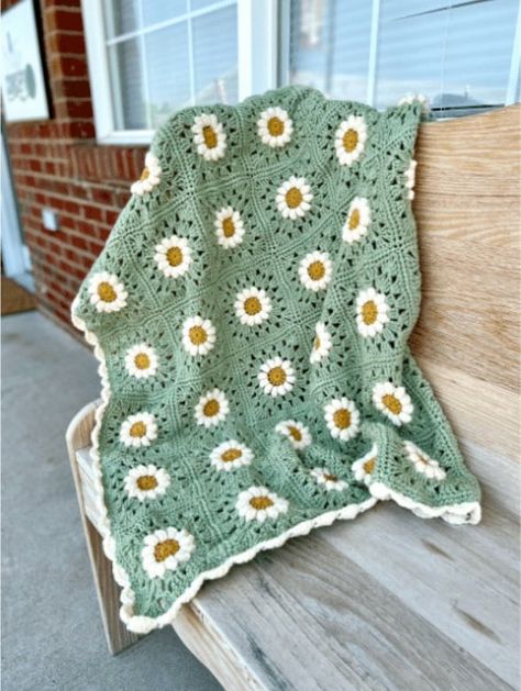 Crochet Patterns Blanket Granny Square, Crochet Tops Aesthetic, Giraffe Haken, Fun Crochet Patterns, Granny Square Häkelanleitung, Baby Afghan Crochet Patterns, Crochet Outfit, Crochet Top Outfit, Crochet For Beginners Blanket