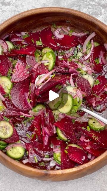 Easy Meal Prep Recipes | CUCUMBER AND BEETROOT SALAD  With @gayanefood  * 300 g cooked beetroot, sliced  * 2 small cucumbers, sliced  * 1 red onion, sliced  * 1... | Instagram سلطة البنجر, Cooked Beetroot, Resep Sandwich, Sommer Mad, Mixed Salad, Resep Salad, Beetroot Salad, Nigella Seeds, Salad Leaves