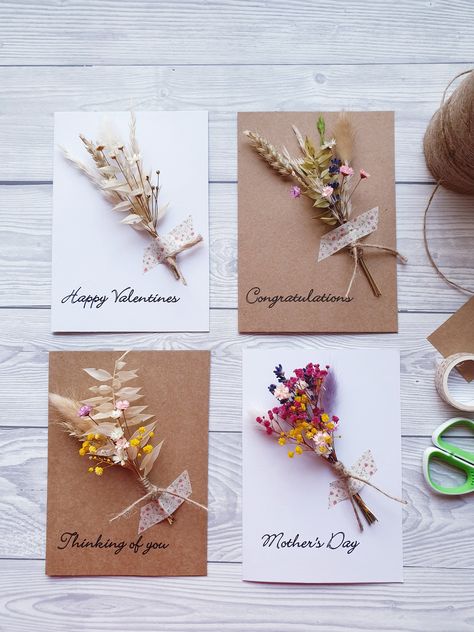 Dried Flower Cards, Kreativne Ideje, Deco Flowers, Flower Pressing, Flowers Cards, Polymer Clay Gifts, Card Anniversary, Fairy Gifts, Diy Origami