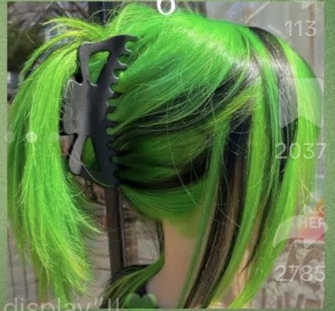 Green Skunk Hair, Green Chunky Highlights, Fun Natural Hair Color Ideas, Green And Blonde Hair, Green And Blue Hair, Blue And Green Hair, Pastel Green Hair, Black And Green Hair, Hair Stripes