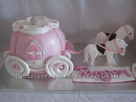 Awesome Princess Carriage and Horses Cake... This website is the Pinterest of birthday cake ideas Fondant Horse, Carriage Cake, Cinderella's Carriage, Cinderella Pumpkin Carriage, Book Cakes, Ring Cake, Chocolate Mud Cake, Cinderella Cake, Cinderella Pumpkin