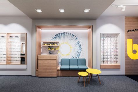 Eyewear Specialist Binder Optik - Picture gallery Optometry Office Ideas, Optical Shop Design, Optical Display, Eyewear Store Design, Optometry Office, Eye Clinic, Eye Hospital, Clinic Interior, Optical Design