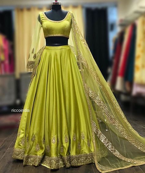 Ricco on Instagram: “#suchpretty #muchwow 😍 #prettygreenlehenga #detailedembroidery #heavyworkdupatta #festiveindianwear #eidoutfit #neongreenlehenga…” Pista Color Lehenga, Lehenga Plain, Stylish Lehenga Designs, Traditional Dresses Indian, Apple Green Color, Lehenga Pattern, Pista Green, Lehenga Gown, Parrot Green