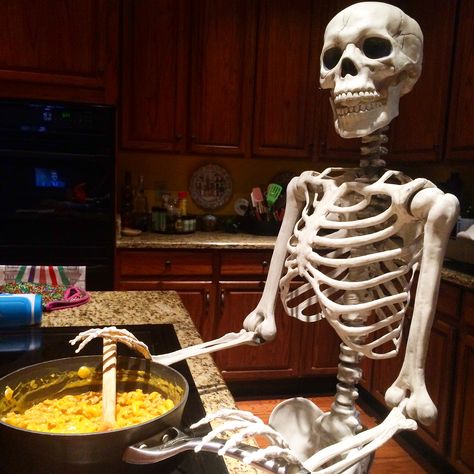 "I'm made supper!" Thanks Oxnard. #oxnardtheskeleton Skeleton Decorations Outdoor, Spooktober Memes, Fake Skeleton, Skeleton Pics, Silly Skeleton, Skeleton Photo, Cooking Curry, Cooking Humor, Response Memes