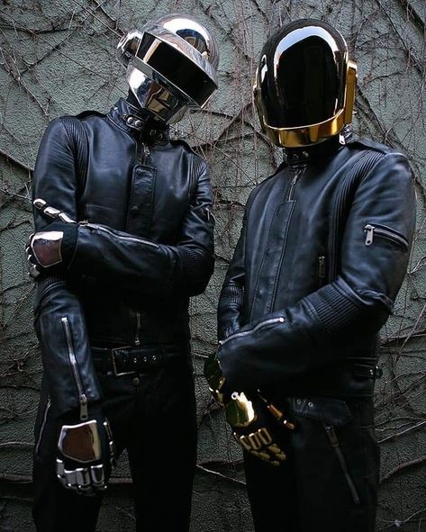 Daft Punk Photoshoot, Dj Reference Pose, Daf Punk, Dark Astethic, Punk Poses, Punk Photoshoot, Daft Punk Helmet, Silver Tape, Punk 90s