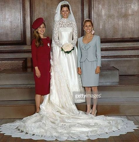 24 Most Expensive Wedding Dresses That Were Ever Worn Peacock Wedding Dresses, Most Expensive Wedding Dress, Diamond Wedding Dress, Celebrity Wedding Gowns, Most Expensive Dress, Expensive Wedding Dress, Expensive Wedding, Greek Royal Family, Expensive Dresses