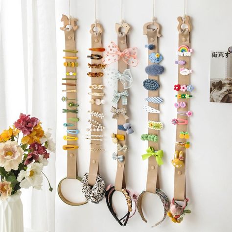 Children Girls Hairband Hairpin Display Storage Hanger Kids Barrettes Hairpin Holder Hanging Organizer Home Wall Decor
100% brand new and high quality
Features:
Made of high quality material which is durable and environmentally friendly.
Simple style, it's not only one hairbow holder, but also can be used for home decoration.
Suitable for storing all kinds of alligator clips, hairband and hair clips, etc.
Keep all your little princesses hair bows clips together.
It can also hang effortlessly on the wall or easily in the closet.
The clips holder can be given to girls of all ages.
It's a great gift for your girls.
Hair Bows Hanger only,other accessories demo in the picture is not included!

Specification:
Material: Polyester + Beech
Size: app.60x4cm/23.62x1.57in
Color: As the pictures shown