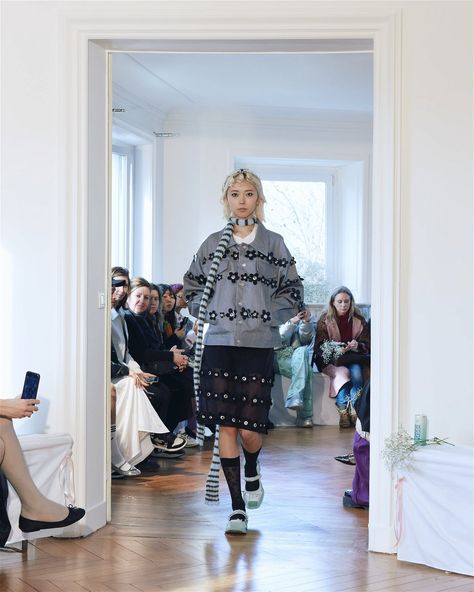 Florentina Leitner Fashion show, Runway, Ready To Wear Fall Winter 2024, Paris Fashion Week, Runway Look Runway Ready To Wear, Fashion Show Runway, Paris Fashion Week Runway, Prabal Gurung, Japanese Denim, Fall Winter 2024, Michael Kors Collection, Confident Woman, Winter 2024