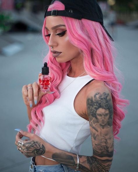 Rosa Shocking, Scene Girl, Stylish Short Hair, Pink Wig, Ombré Hair, Short Hair Wigs, Colorful Hair, Silky Hair, Synthetic Lace Front Wigs