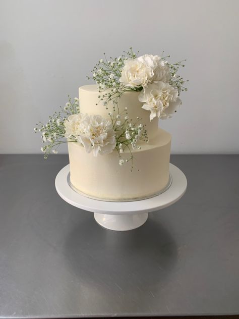 Smooth buttercream, white carnations and baby’s breath Carnation Flower Cake Decoration, Carnation Cake Decoration, White Cake With Real Flowers, Wedding Cake With Baby Breath, Wedding Cake Baby Breath, Baby’s Breath Cake, Small Wedding Cakes Simple Classy, 2 Layer Wedding Cake, White Cake Flowers