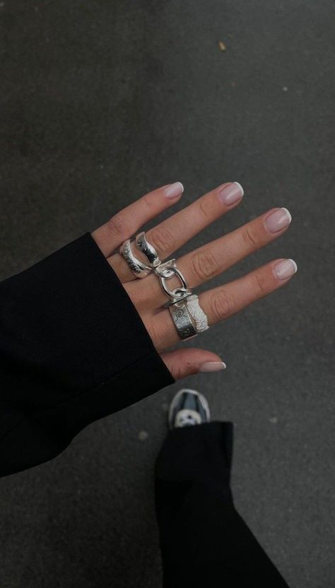 Chunky Silver Jewellery, Indie Jewelry, Headband Jewelry, Dope Jewelry, Classy Jewelry, Stacked Jewelry, Jewelry Lookbook, Finger Rings, Bling Rings