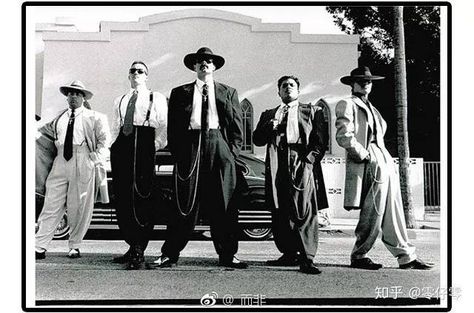 Men's clothing in the 1920s Chicano Love, Chola Style, Estilo Cholo, Cholo Style, Chicana Style, Zoot Suit, Brown Pride, Beat Generation, Mens Attire