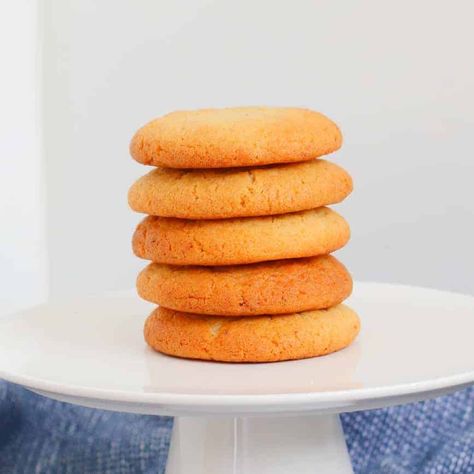 Honey Biscuits Honey Biscuit Recipe, Honey Cookies Recipe, Honey Biscuits, Beautiful Biscuits, Sweet Lunch, Thermomix Baking, Yummy Biscuits, Savoury Snacks, Basic Cookies