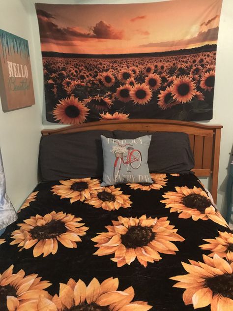 Sunflower Room Ideas, Sunflower Bedroom, Sunflower Bedroom Ideas, Boho Teen Bedroom, Sunflower Room, Western Bedroom, Dorm Wall Decor, Ikea Living Room, Room Divider Doors