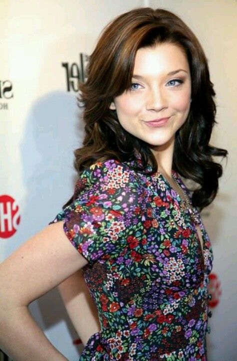 I just love that smirk, Natalie Dormer Natalie Dormer Brown Hair, Dnd Tokens, Shades Of Red Hair, Margaery Tyrell, Vanilla Fudge, Winter Typ, Natalie Dormer, Hair Dark, Cut My Hair