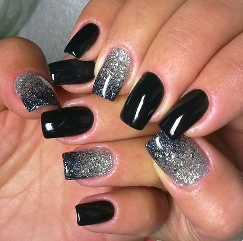 Happy New Years Nails, Black And Glitter Nails, Sns Nails Designs, Nails Grunge, Black Nails With Glitter, Emerald Nails, Nails With Glitter, Nail Color Ideas, Sns Nails