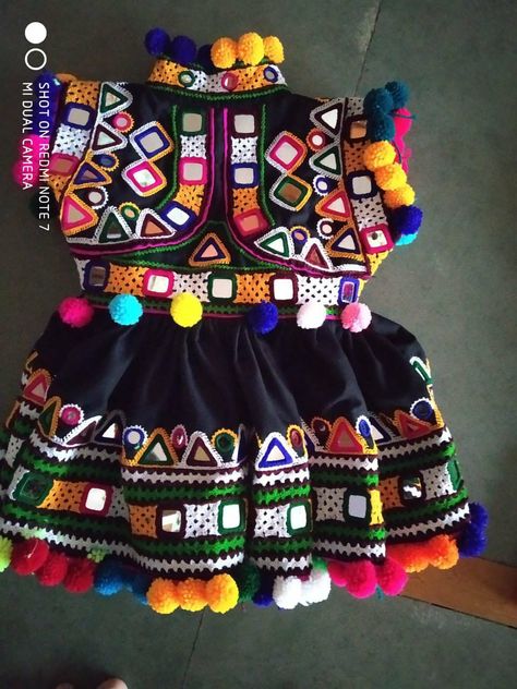 Bavariya Work, Child Outfits, Garba Dress, Kutch Work Designs, Navratri Dress, Beginner Henna Designs, Engagement Mehndi Designs, Girls Dresses Sewing, Dress Traditional