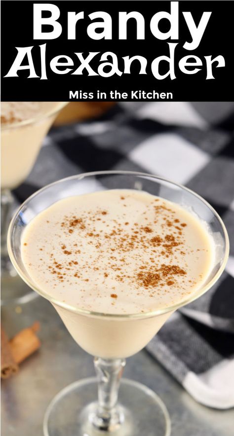 Brandy Alexander Cocktail, Brandy Drink, Frozen Drink Recipes, Brandy Alexander, Brandy Cocktails, Hot Buttered Rum, Cocktail Desserts, Cocktail Drinks Recipes, Classic Cocktail