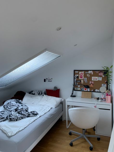 Small Room Ideas Slanted Roof, Slant Roof Bedroom, Attic Bedroom Layout, Small Slanted Ceiling Bedroom, Sloping Roof Bedroom, Attic Room Ideas Slanted Walls, Slanted Roof Bedroom, Slanted Ceiling Bedroom, Loft Rooms