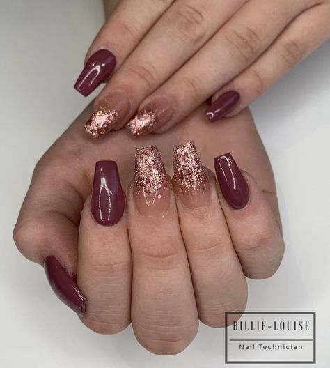 Maroon And Champagne Nails, Burgundy And Rose Gold Nails Acrylic, Dark Red And Rose Gold Nails, Wedding Nails Burgundy And Gold, Rose Gold Burgundy And Brown Wedding, Wine And Rose Gold Nails, Burgundy And Champagne Nails, Burgundy Rose Gold Nails, Burgundy Nail Art Fall