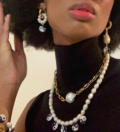 90s Jewelry Trends Black Women, Pearls In Afro Hair, Pearls Photoshoot Black Woman, Black Culture Jewelry Aesthetic, Pearl Necklace Black Woman, Glow Up?, Clothes Pins, Pearl Necklace, Black Women