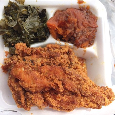 Hot chicken, deep-fried mac and cheese, catfish, barbecue and biscuits: a guide to Philadelphia's best soul food. Knoxville Restaurants, Alabama Food, Crunchy Chicken Tenders, Fried Mac And Cheese, Soul Food Restaurant, Vegetable Plate, Turnip Greens, Market Square, Best Meat