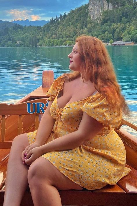 Plus Sized Redhead, Curvy Red Head Woman, Plus Size Red Hair, Plus Size Red Head, Plus Size Cottagecore, Book Couples, Goddess Vibes, Big Legs, Body Reference