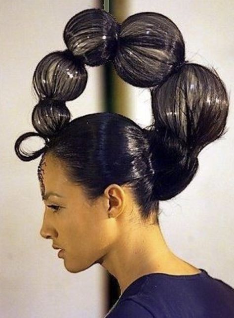 funky scorpion hair style. Cosmetology Tips, High Fashion Hair, Competition Hair, Couture Hairstyles, Bubble Braids, Ball Hairstyles, Editorial Hair, Runway Makeup, Wacky Hair