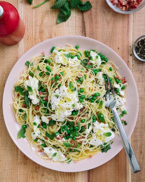 Mint Recipes Fresh, Pasta With Burrata, Crispy Pancetta, Pancetta Pasta, Spaghetti Dinner, Spring Dinner, Mint Recipes, Herb Recipes, Diy Pictures