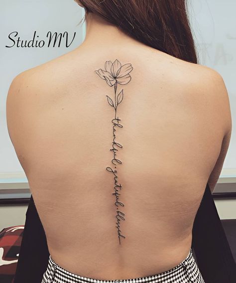 Spine Tattoo Quotes, Girl Spine Tattoos, Black Flowers Tattoo, Flower Spine Tattoos, Tato Minimal, Tattoos For Women Flowers, Small Pretty Tattoos, Petite Tattoos, Small Tattoos Simple